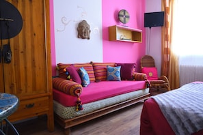 Standard Double Room with External Bathroom Private Use | In-room safe, individually decorated, individually furnished, desk - Leonardo's Rooms (Pontassieve)