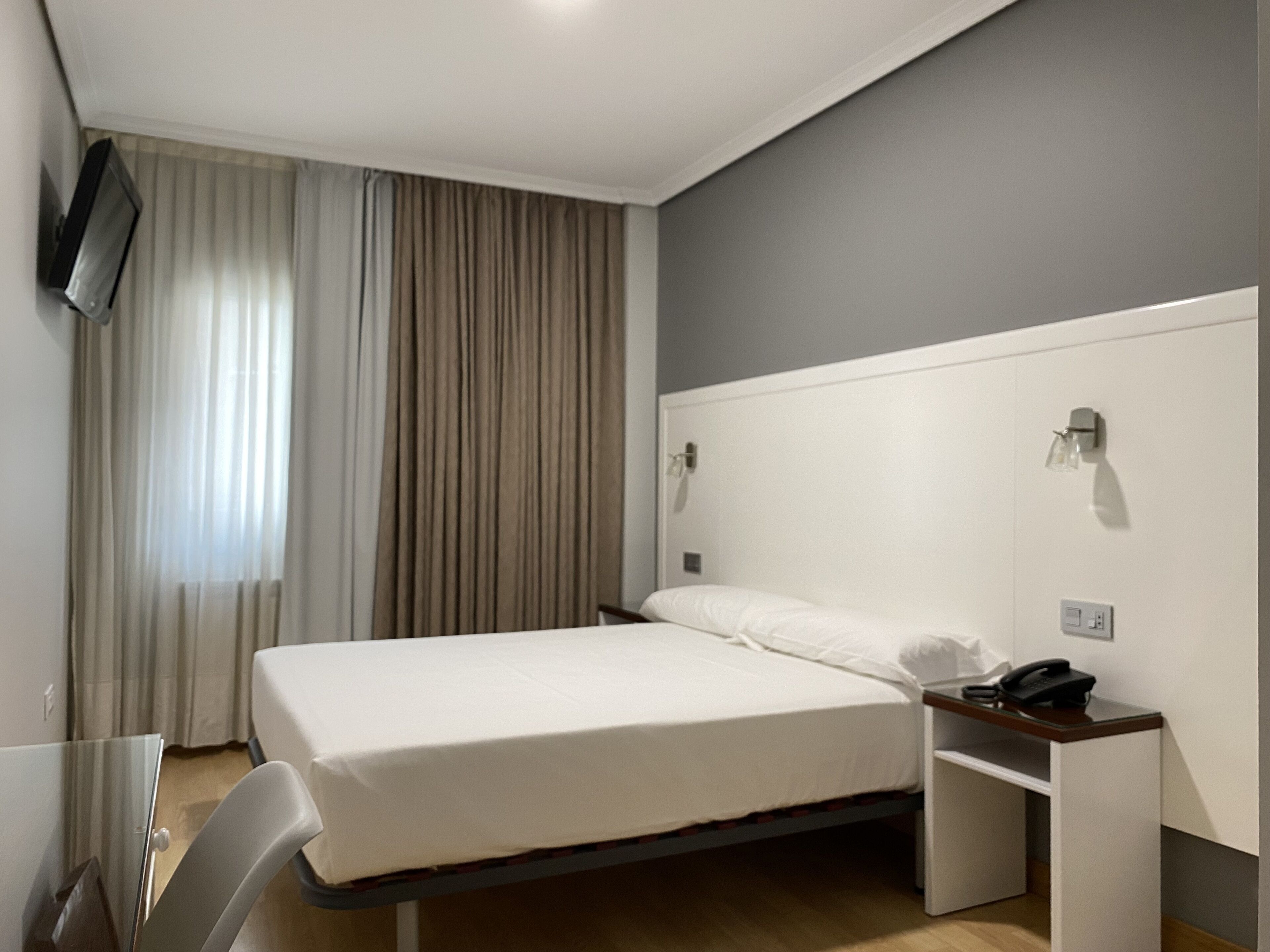 double room | 1 bedroom, desk, laptop workspace, blackout curtains