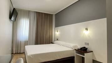 Double Room | Desk, laptop workspace, blackout drapes, free WiFi