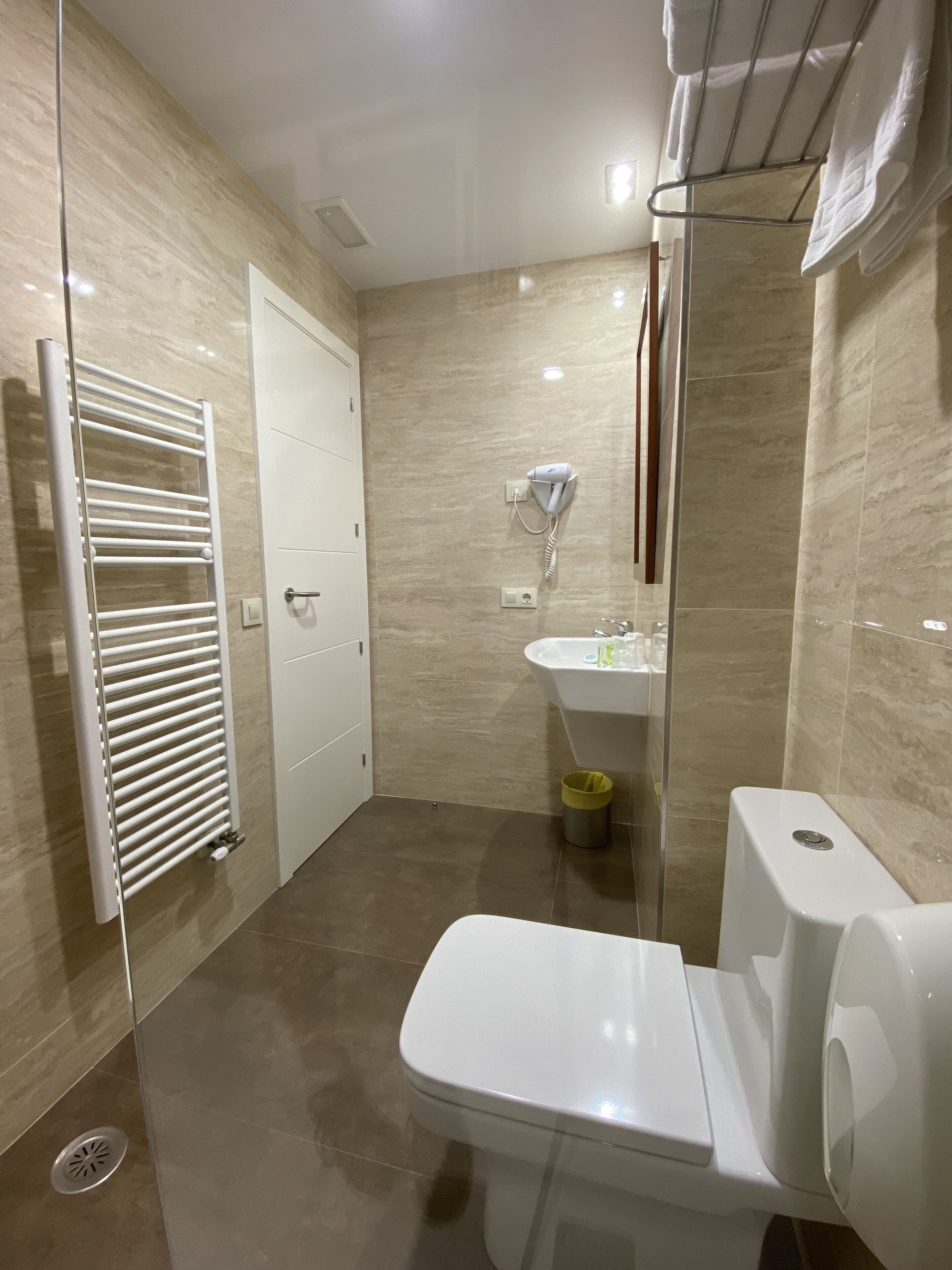 rainfall showerhead, free toiletries, hair dryer, bidet