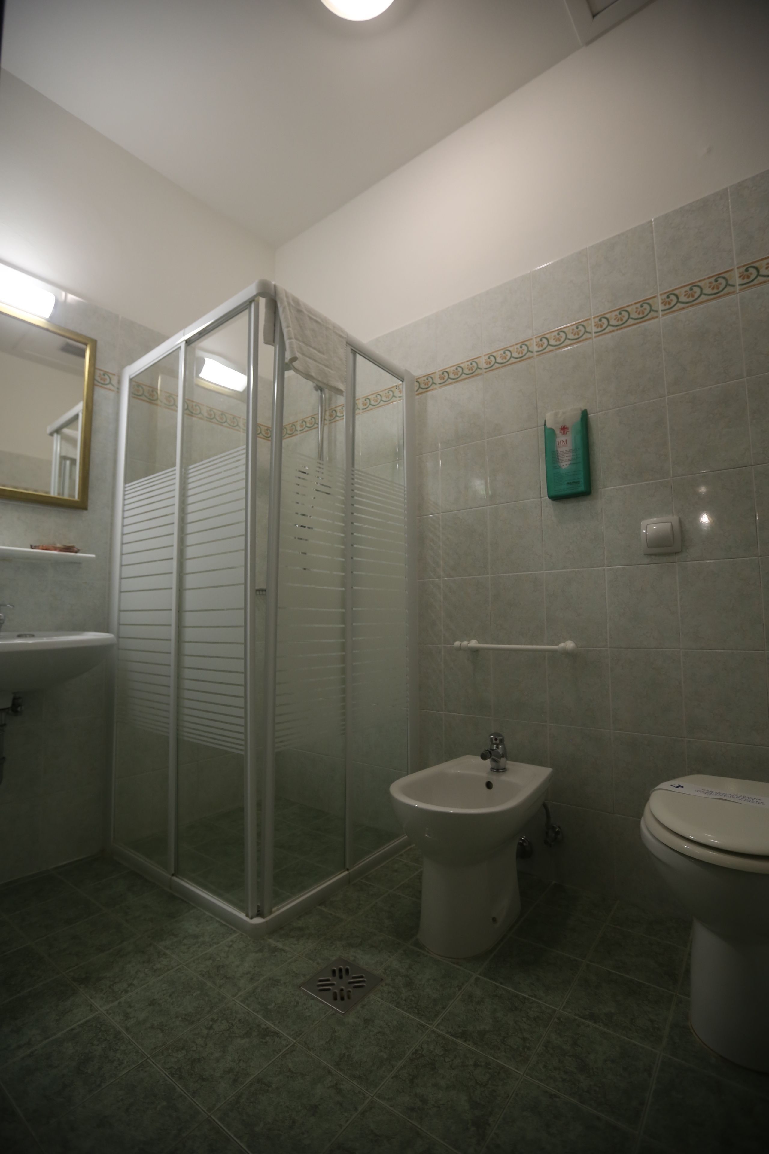 Bathroom | Free toiletries, hair dryer, bidet, towels