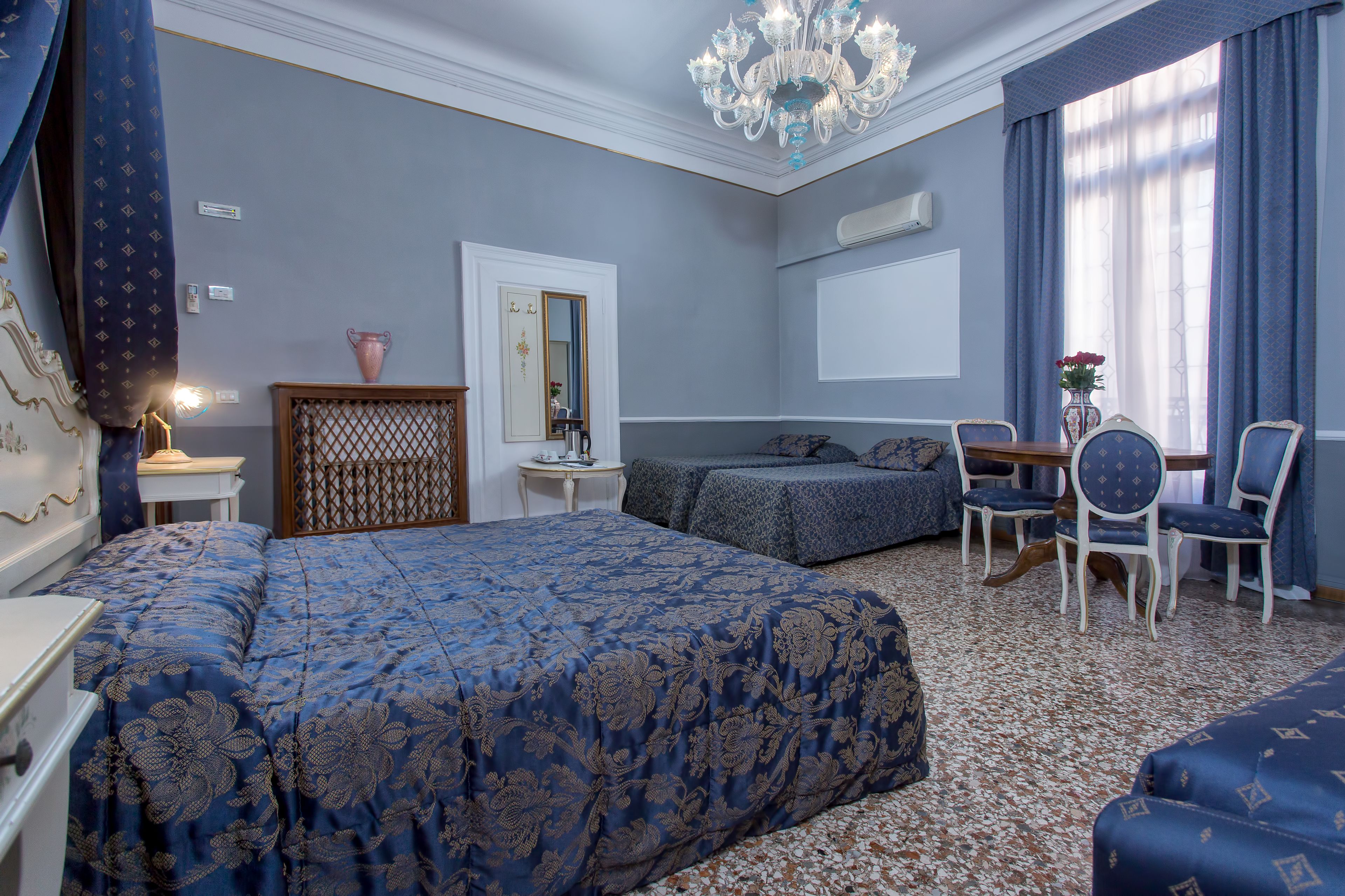 junior suite, private bathroom | in-room safe, soundproofing, free wifi, bed sheets