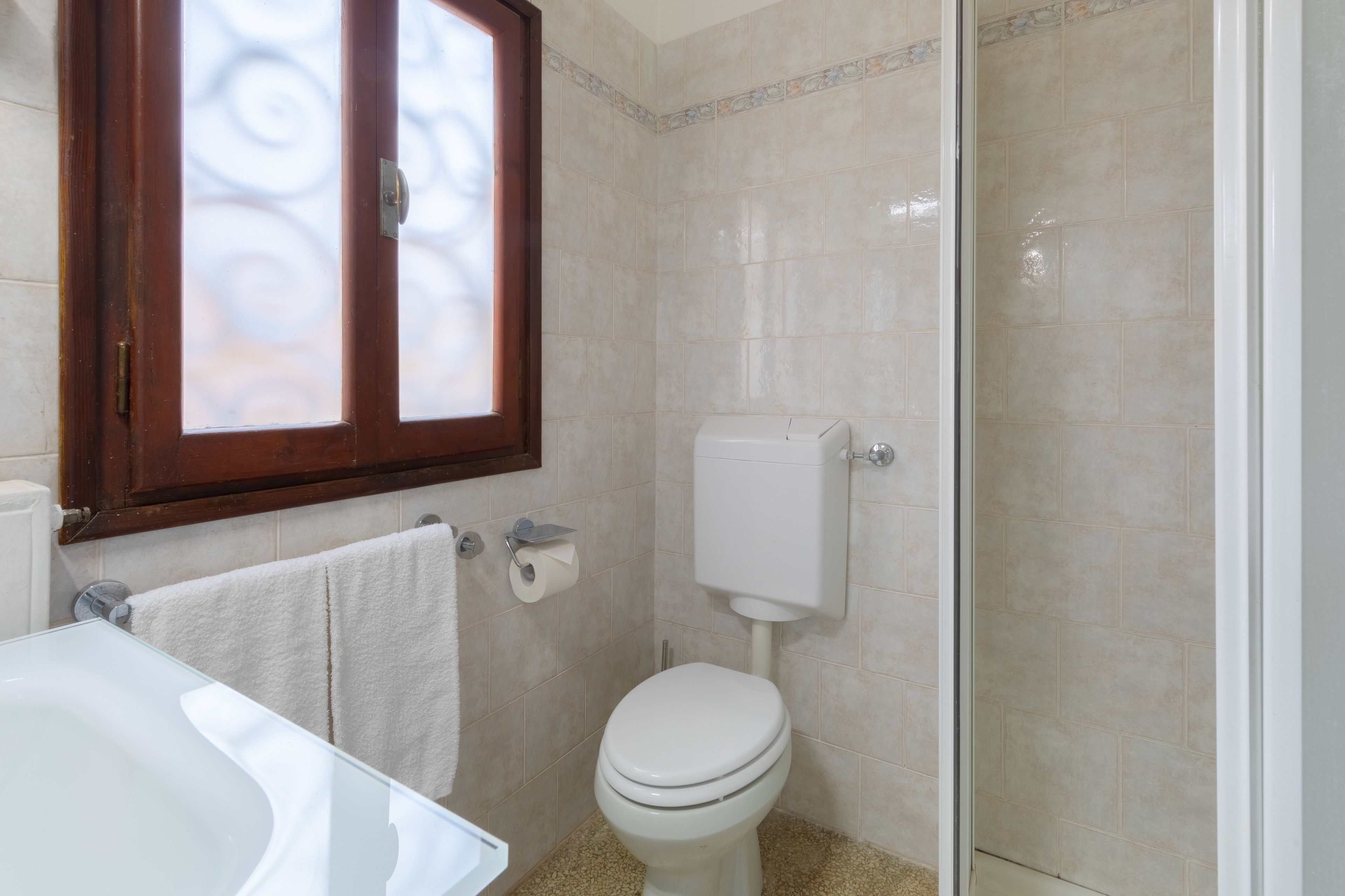 deluxe apartment, 2 bedrooms, annex building | bathroom | free toiletries, hair dryer, bidet, towels