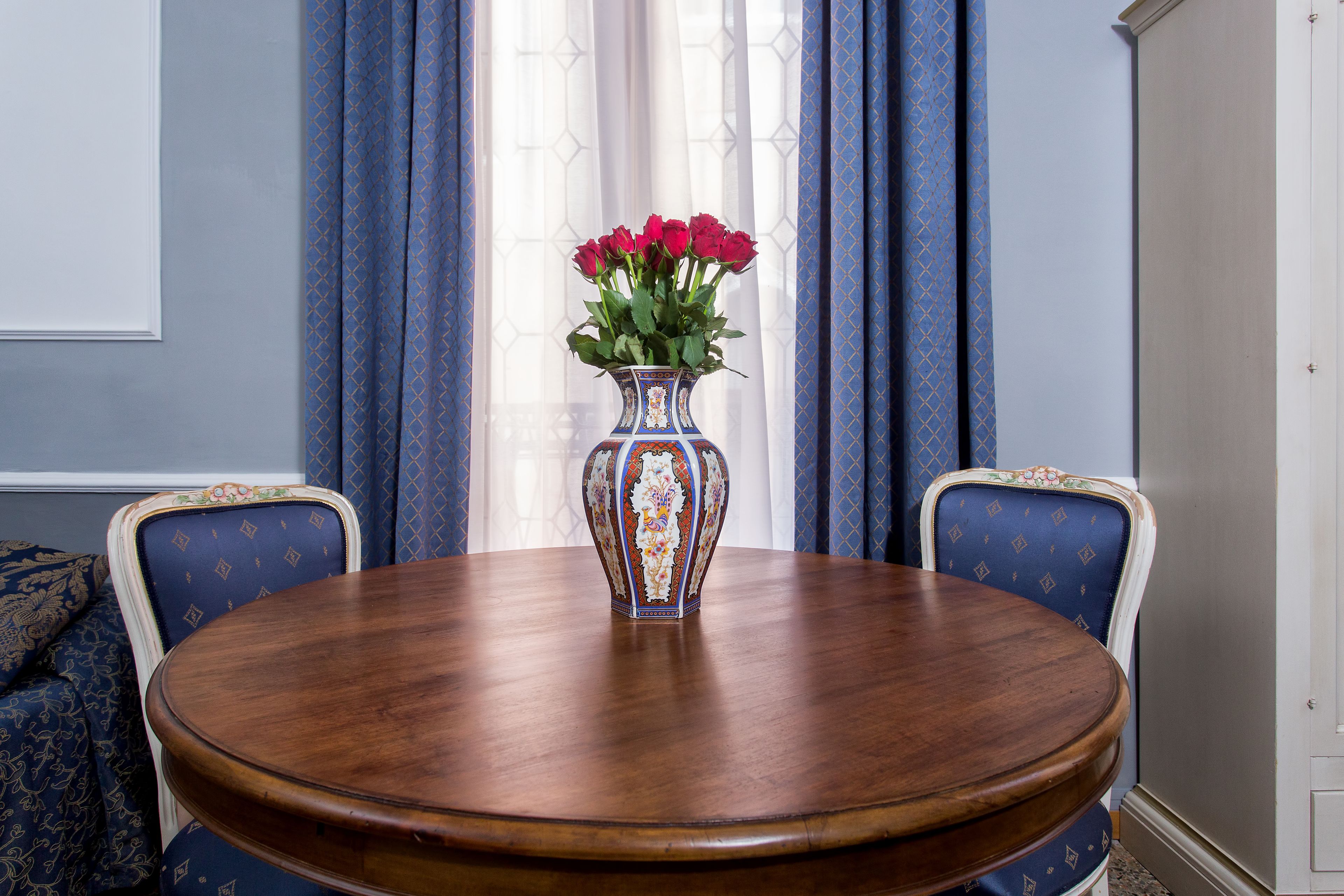 junior suite, private bathroom | in-room safe, soundproofing, free wifi, bed sheets