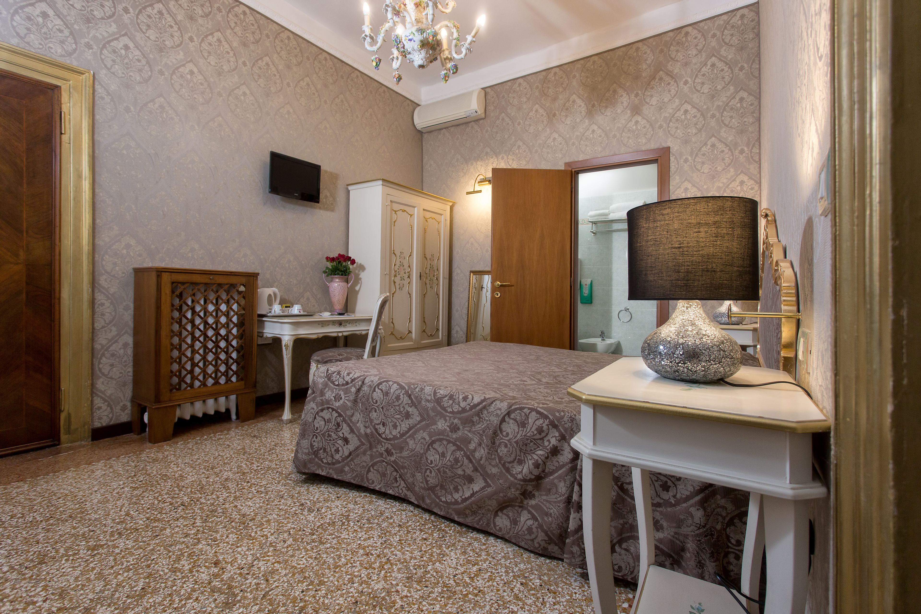 in-room safe, soundproofing, free wifi, bed sheets