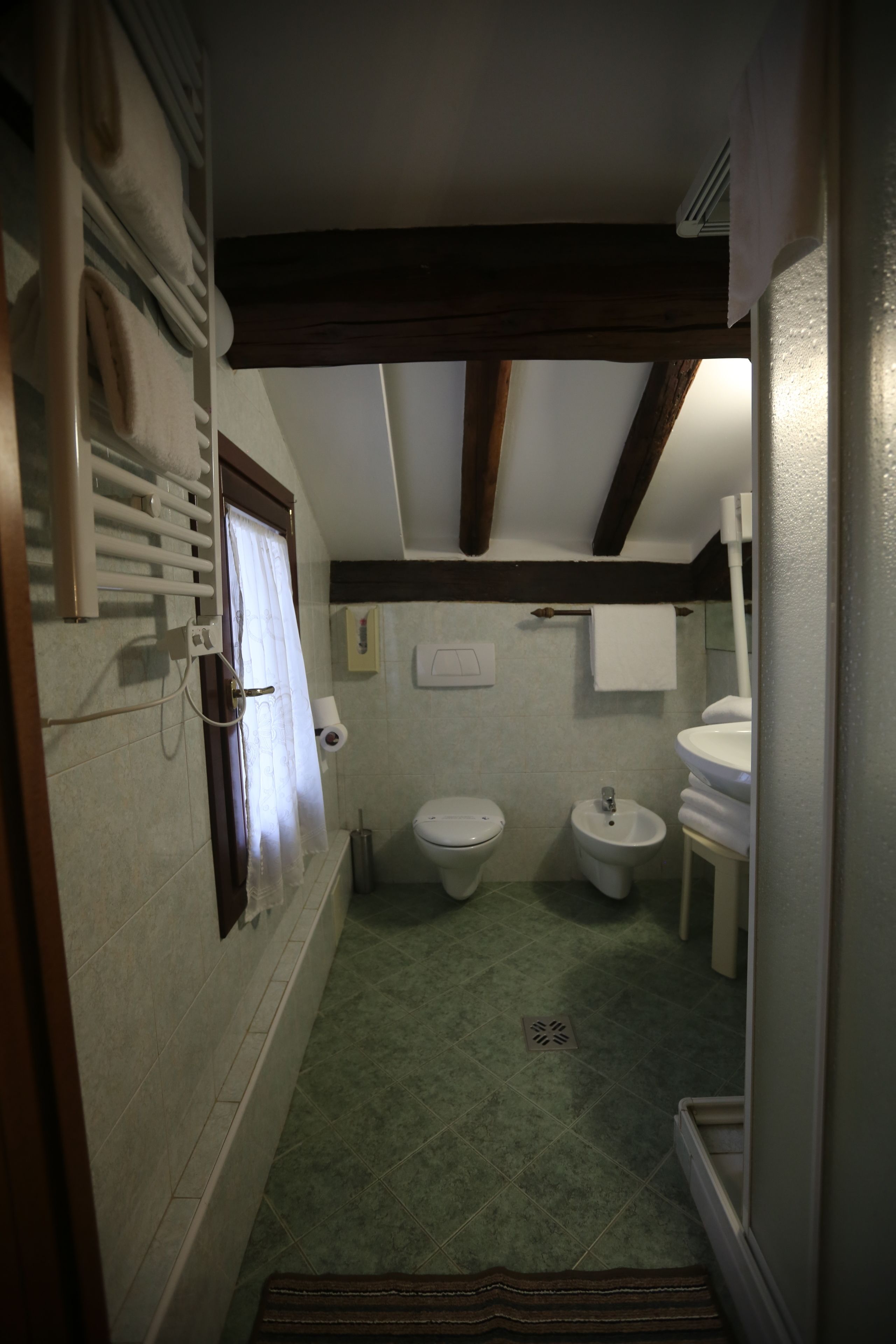 junior suite, private bathroom | bathroom | free toiletries, hair dryer, bidet, towels