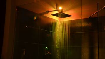 Sauna, hot tub