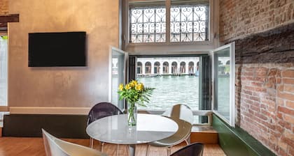 Locanda Leon Bianco on the Grand Canal