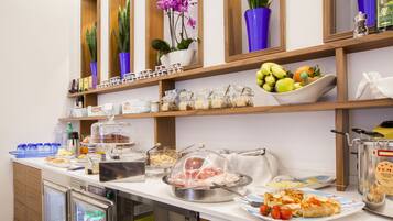 Tägliches Frühstücksbuffet gegen Gebühr