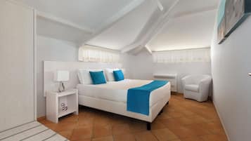Apartment, 3 Bedrooms | Premium bedding, down comforters, in-room safe, desk