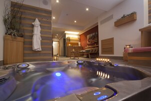 Indoor spa tub
