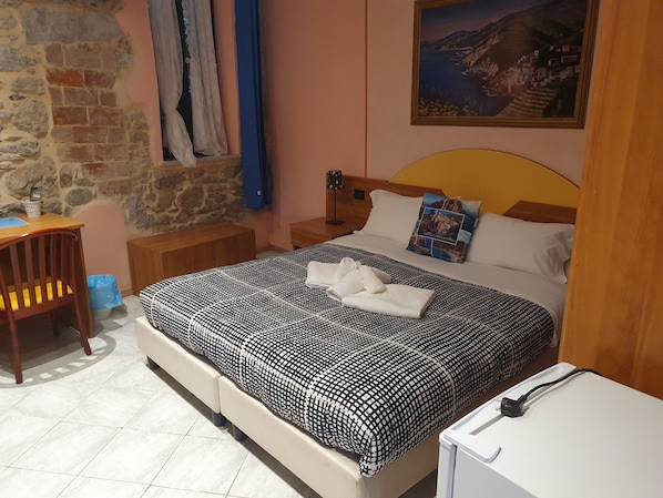 Desk, free WiFi, bed sheets