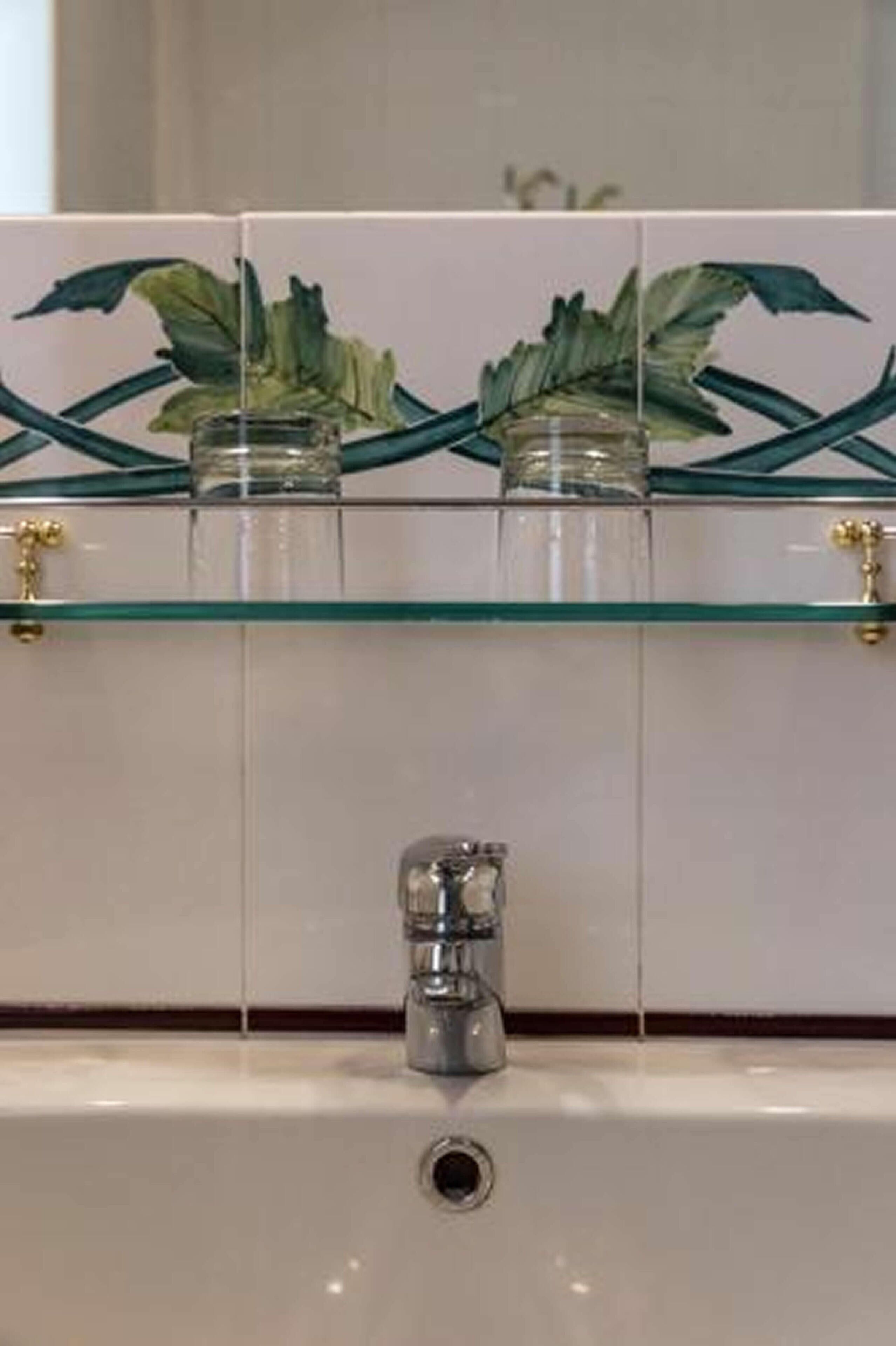 economy double room | bathroom | free toiletries, hair dryer, bathrobes, slippers