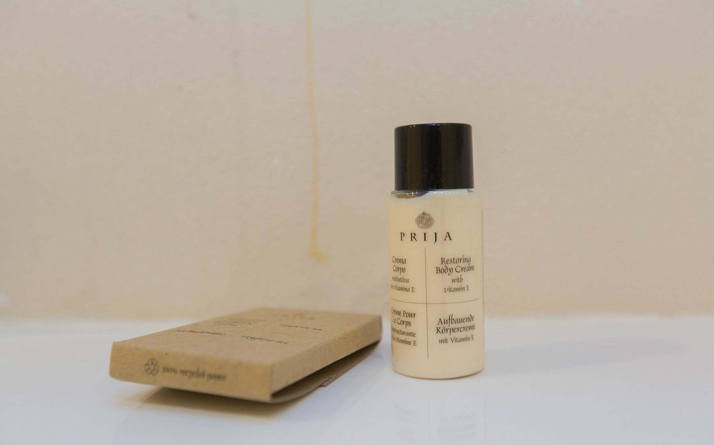 superior double room | bathroom | free toiletries, hair dryer, bathrobes, slippers