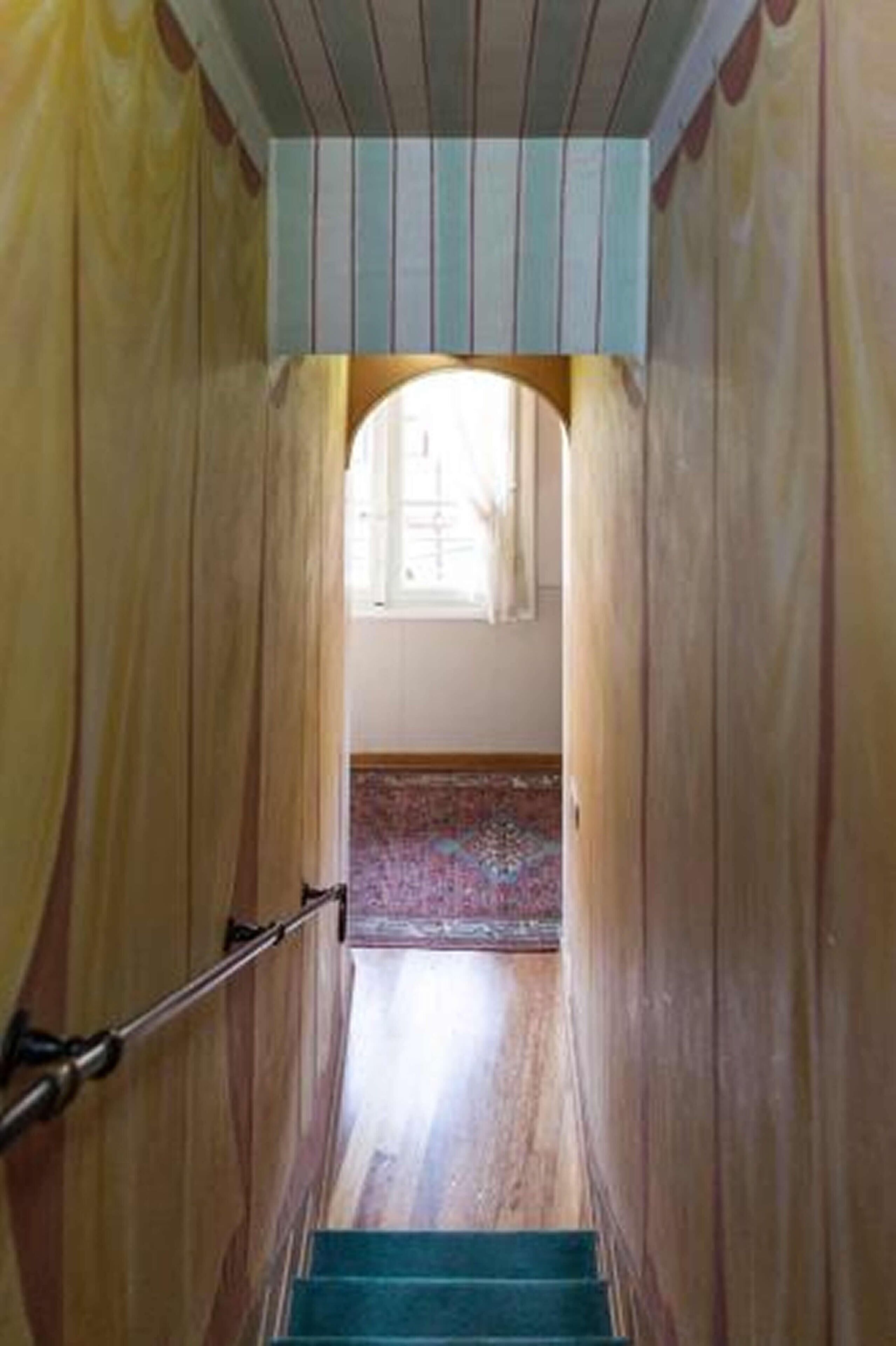 economy double room | 1 bedroom, minibar, in-room safe, desk