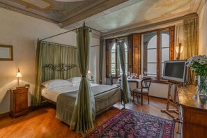 Premium bedding, in-room safe, individually decorated - In Piazza della Signoria - Residenza d'Epoca (Florence)