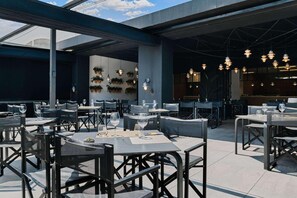 3 restaurants, breakfast, lunch, dinner served; Asian cuisine