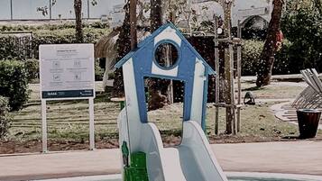 Indoor pool, 2 outdoor pools, pool umbrellas, sun loungers