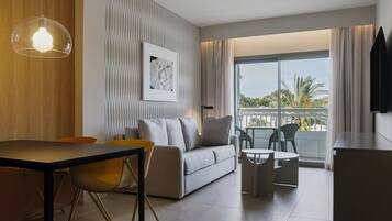 Minibar, coffres-forts dans les chambres, rideaux occultants