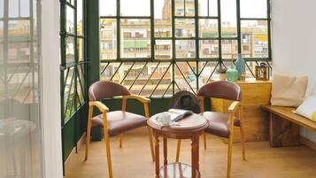 Kamer, 1 twee- of 2 eenpersoonsbedden, gemeenschappelijke badkamer (Balcony) | Gratis wifi, beddengoed