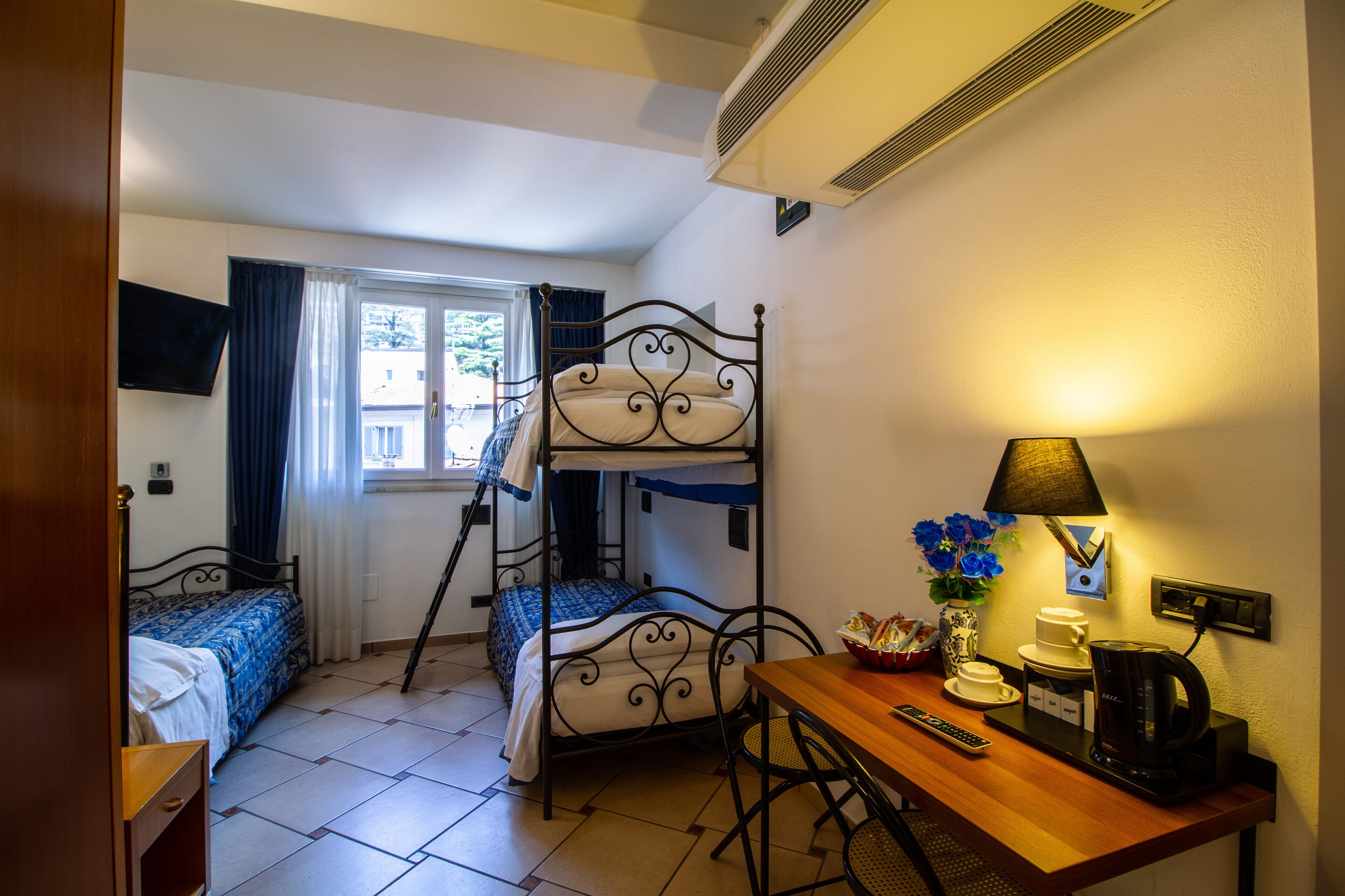 Photo - In Riva Al Lago