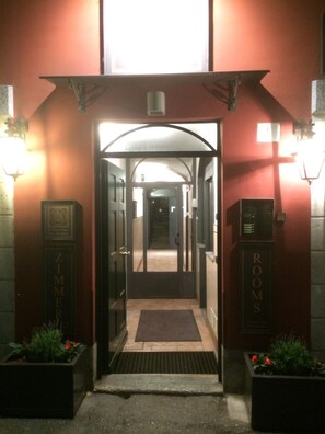 Front of property - In Riva al Lago (Como)