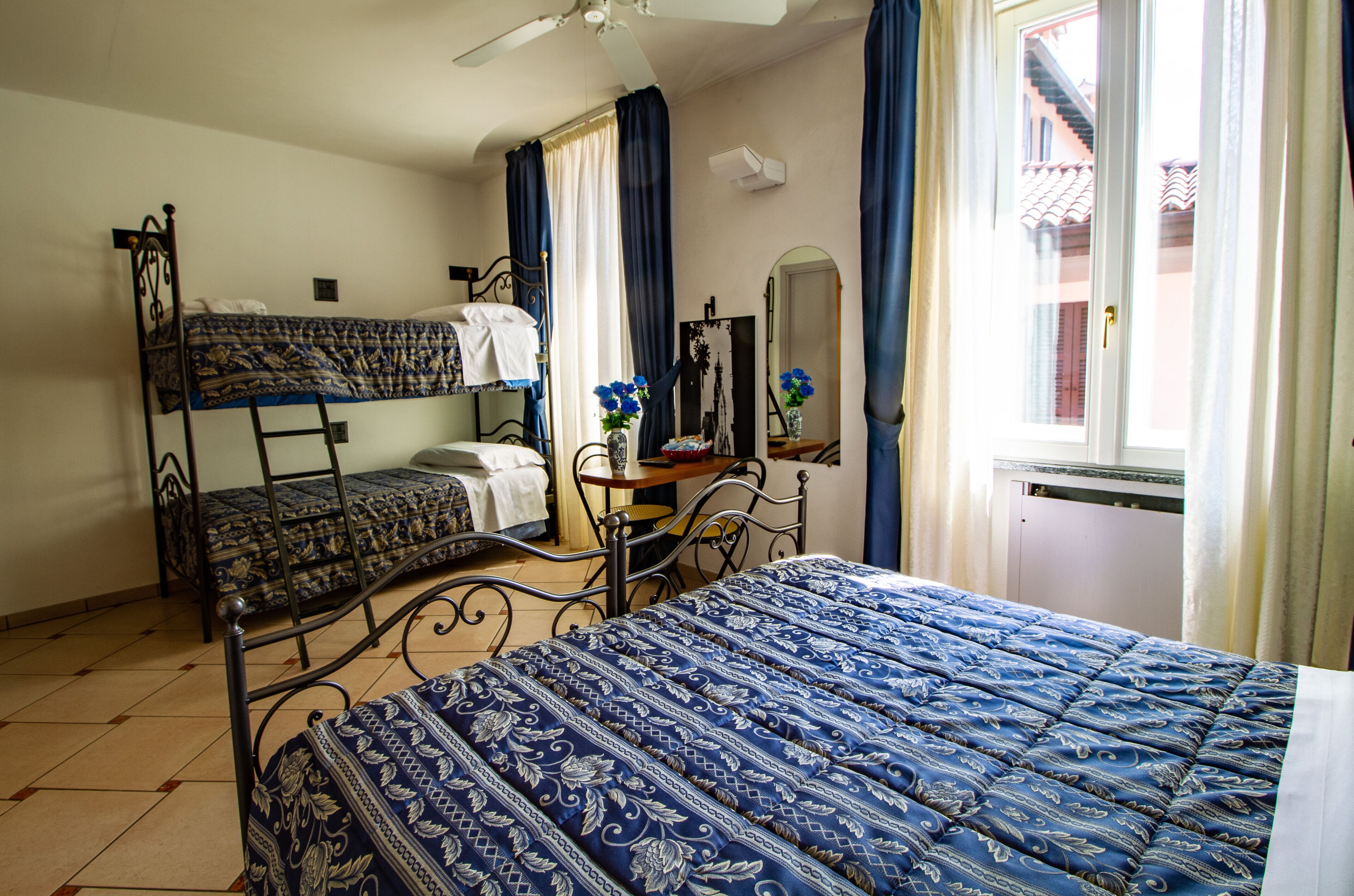 Photo - In Riva Al Lago