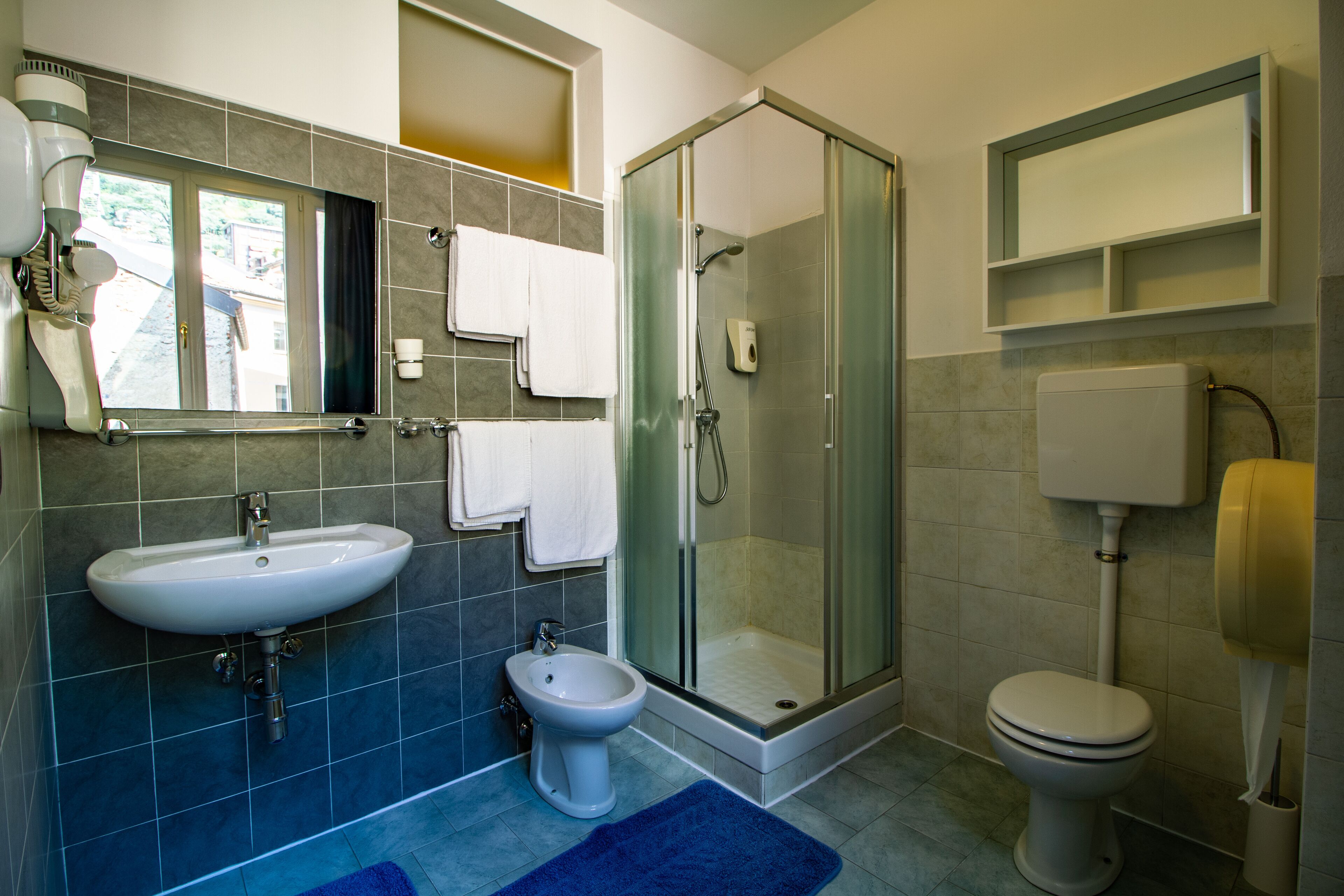 Photo - In Riva Al Lago