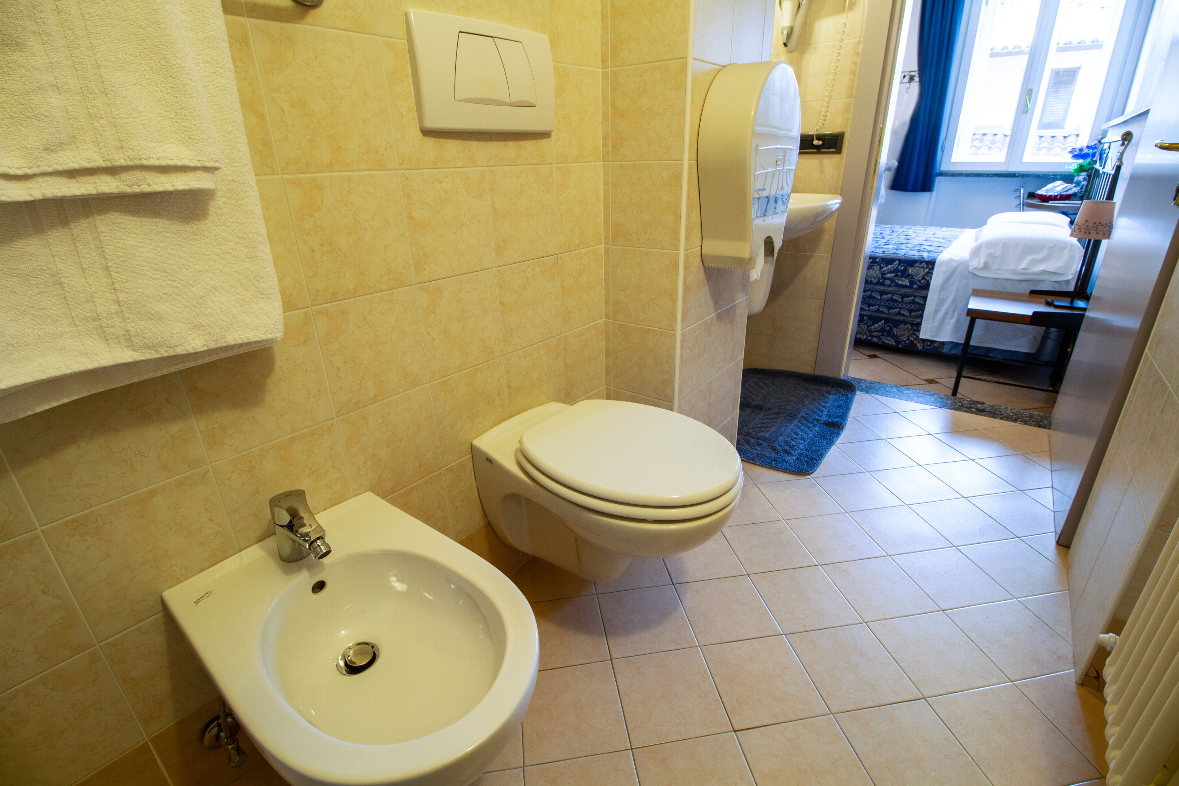 Photo - In Riva Al Lago