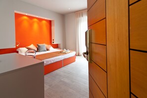 Quarto casal superior | Cofres nos quartos, escrivaninha, Wi-Fi de cortesia