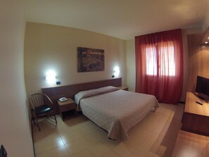 Minibar, in-room safe, desk, free WiFi - Hotel Italia (Occhiobello)