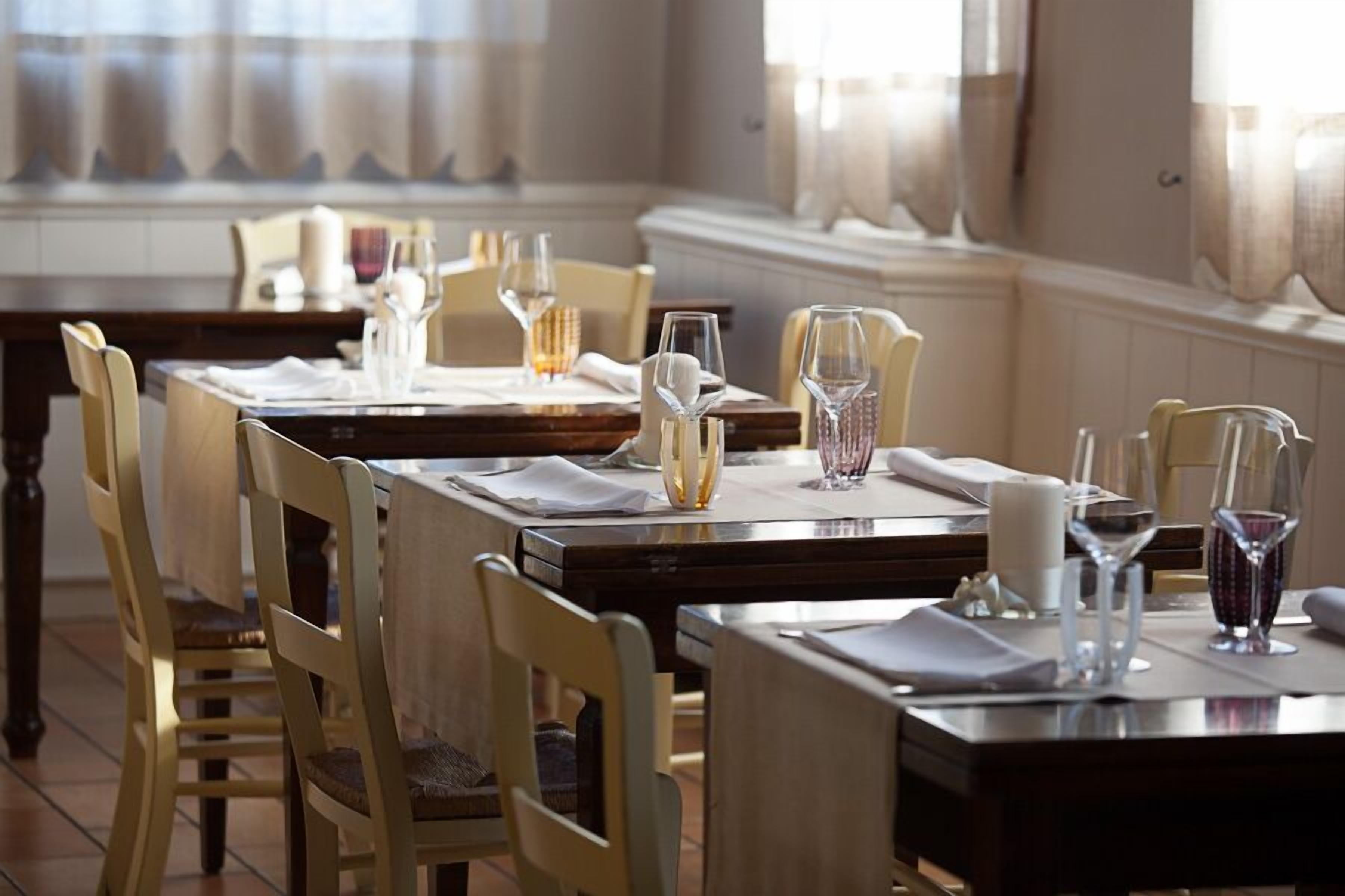 lunch and dinner served, al fresco dining