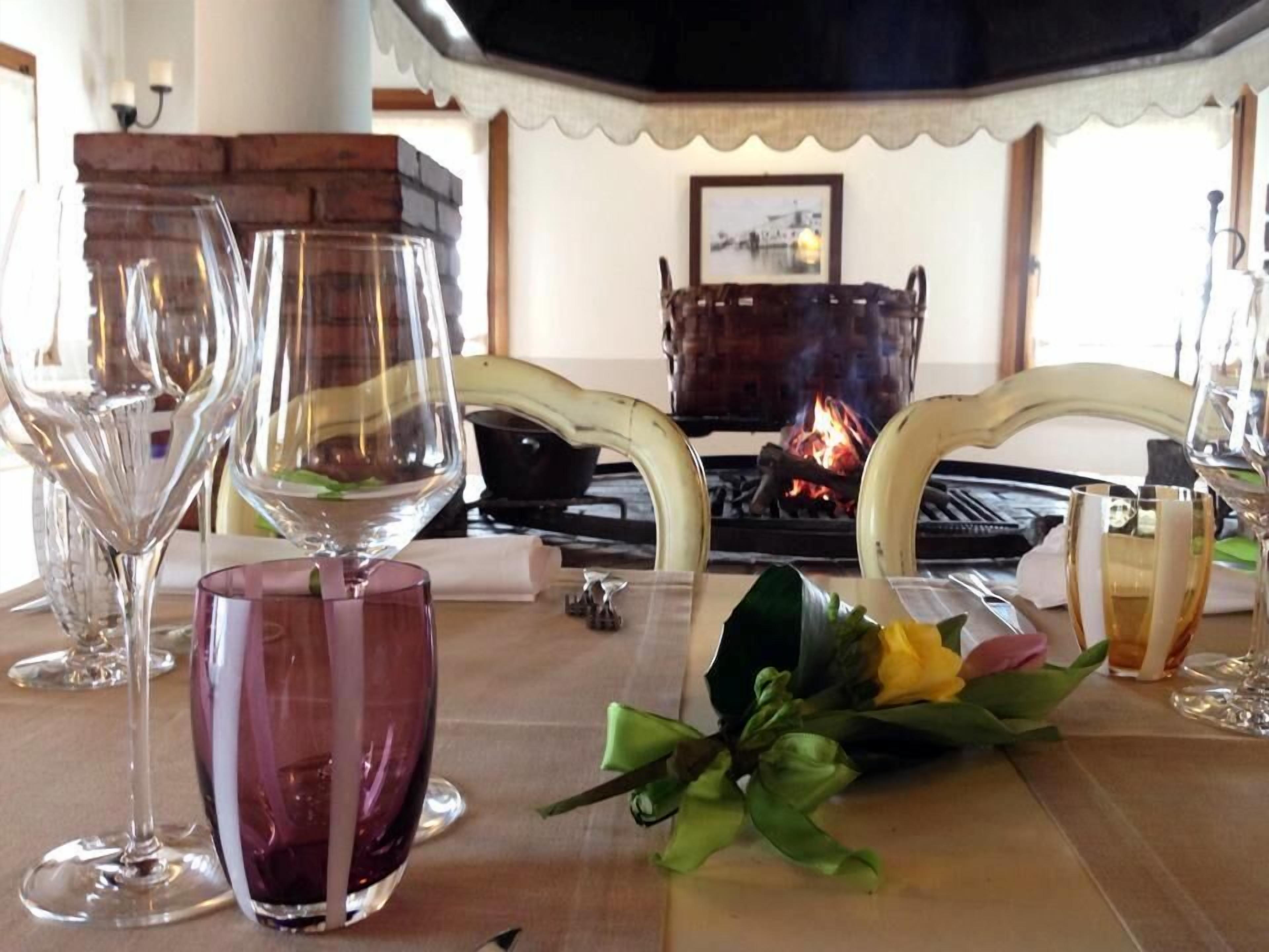 lunch and dinner served, al fresco dining