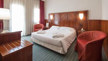 1 bedroom, premium bedding, down comforters, minibar