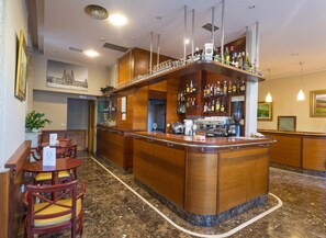 Bar (trong khuôn viên)