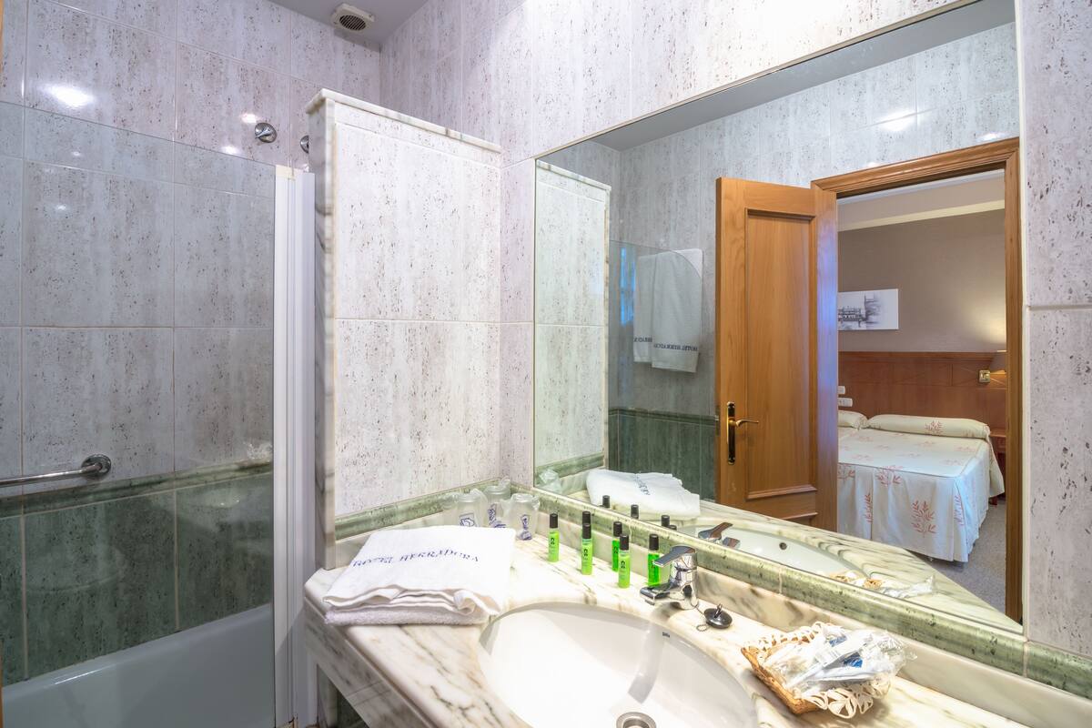 double room | bathroom | free toiletries, hair dryer, towels