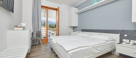 Superior Double Room, Balcony | Frette Italian sheets, hypo-allergenic bedding, down comforters
