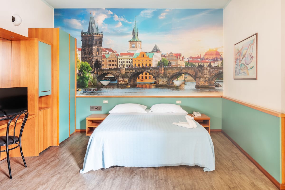 Superior-Dreibettzimmer | Minibar, Zimmersafe, Schreibtisch, Verdunkelungsvorhänge