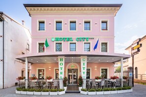 Façade de l’hébergement - soirée/nuit