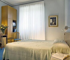 Minibar, in-room safe, desk, soundproofing - Hotel Autostrada (Padova)
