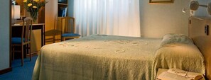Minibar, in-room safe, desk, soundproofing - Hotel Autostrada (Padova)