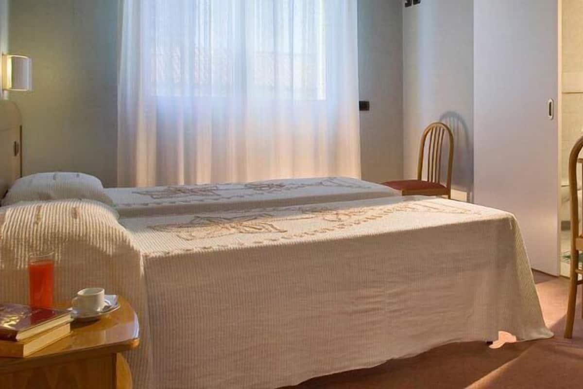 Minibar, coffres-forts dans les chambres, bureau, chambres insonorisées