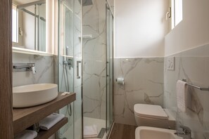 Chambre Triple, vue mer | Salle de bain