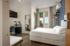 Triple Room, Sea View | Memory foam beds, in-room safe, desk, iron/ironing board - Hotel La Scaletta (Rome)