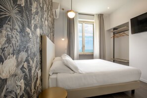 Memory-foam beds, in-room safe, desk, iron/ironing board - Hotel La Scaletta (Rome)