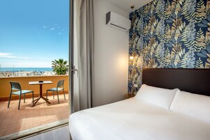 雙人或雙床房, 海景 | 記憶棉床墊、房內夾萬、書桌、熨斗/熨衫板