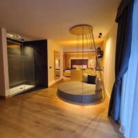 华丽客房 | 埃及棉床单、防过敏的被褥、羽绒被、迷你吧