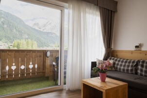 高级双人房或双床房 | 埃及棉床单、防过敏的被褥、羽绒被、迷你吧