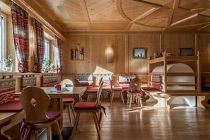 Bar (on property) - Astoria (Canazei)
