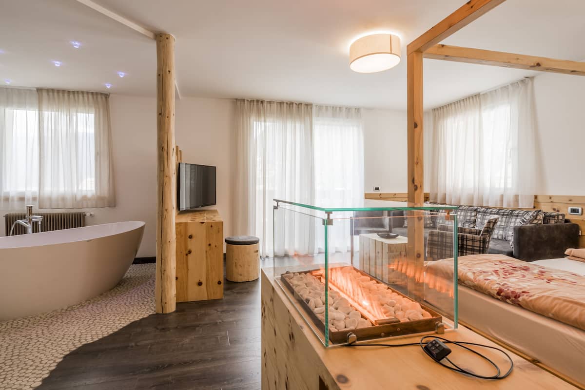 Deluxe tweepersoonskamer, sauna, uitzicht op bergen | Lakens van Egyptisch katoen, hypoallergeen beddengoed, donzen dekbedden